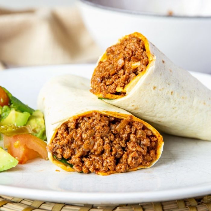 presentacion-principal-de-los-burritos-mexicanos-con-carne-picada